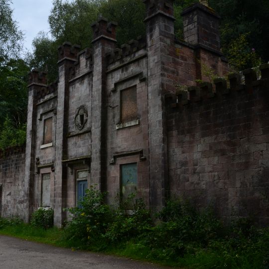 Cliffe Park Lodge And Flanking Walls