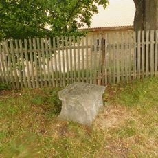 Socha v zámeckém parku ve Valči u bývalého pivovaru