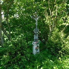 Kříž jihovýchodně od Bystré nedaleko samoty Kalenda