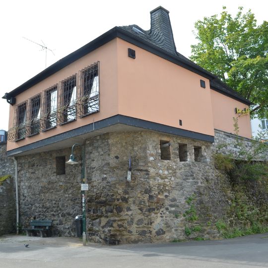 Unterbau des ehem. Löhrturmes mit Relikten der ehem. Stadtmauer