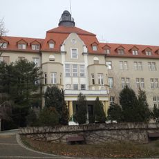 Krankenhaus (Haus 1) und Krankenhausgarten mit Bassin Virchowstraße 18