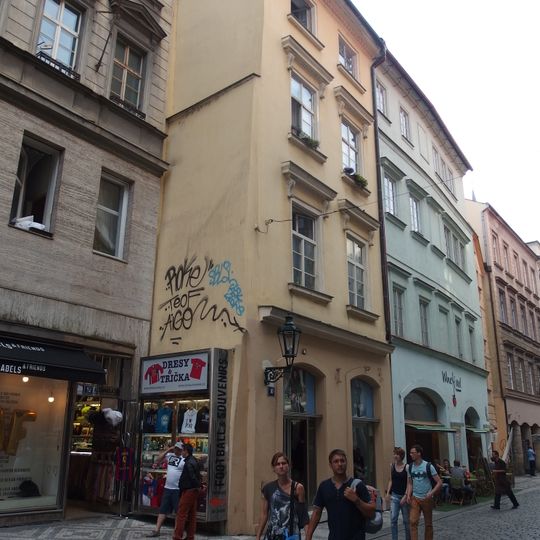 U Zlatého pštrosa, U Červené růže