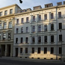 Mietshaus in geschlossener Bebauung Wilhelmsplatz 6, 6a