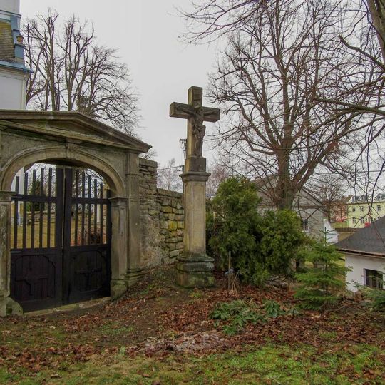 Kříž ve Starém Maletíně u fary