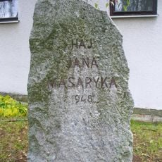 Pomník Jana Masaryka u hasičského muzea v Novém Oldřichově