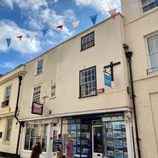 6 And 7, Castle Street