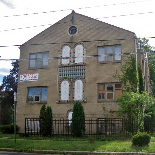 Valencia Court Apartments