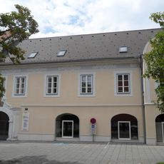 Wohn- und Geschäftshaus