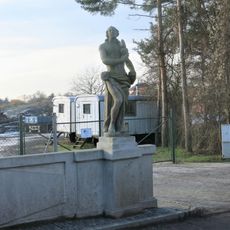 Alegorická socha Oheň na mostě v Křinci