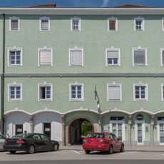 Wohn- und Geschäftshaus