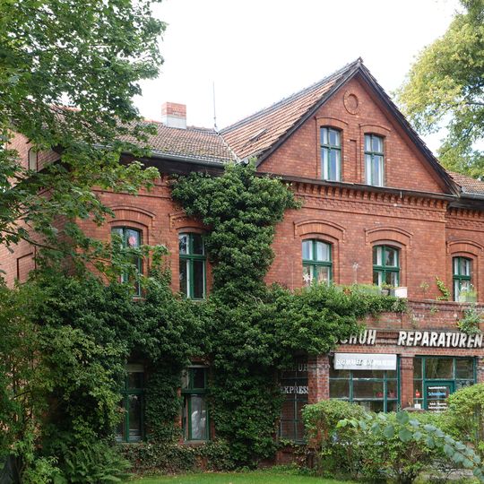 Wohnhaus & Laden Fischerhüttenstraße 56