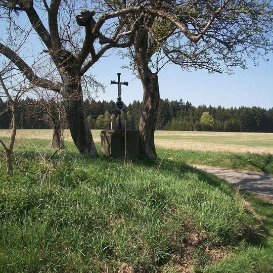 Kříž u Hartvíkova na rozcestí