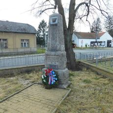 Pomník padlým v Hradešíně