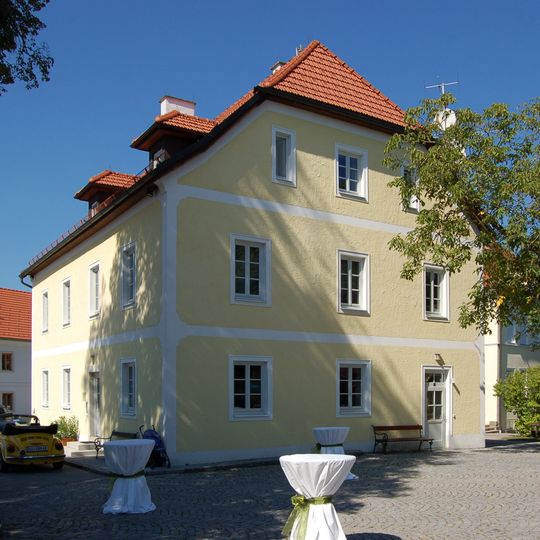 Wohnhaus, ehem. Volksschule