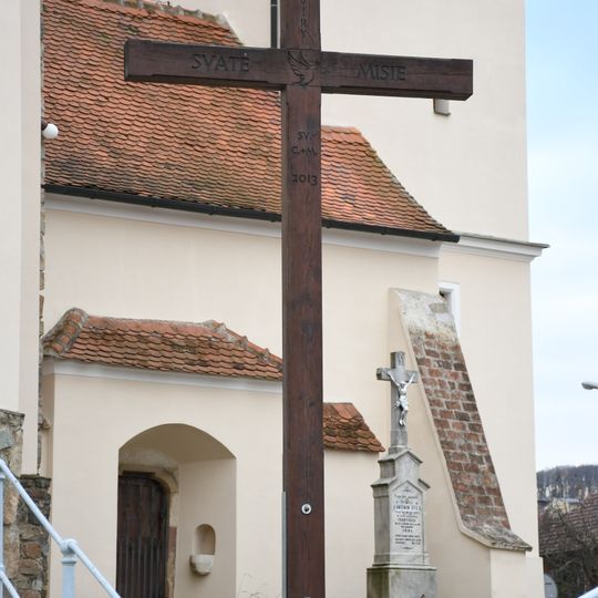 Misijní kříž v Brně-Žebětíně u kostela