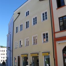 Wohn- und Geschäftshaus