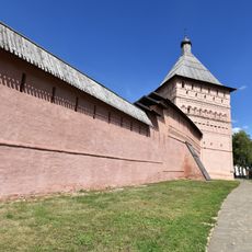Прясло южной стены между Входной башней и Юго-западной наугольной башней (Суздаль)
