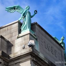 Statue