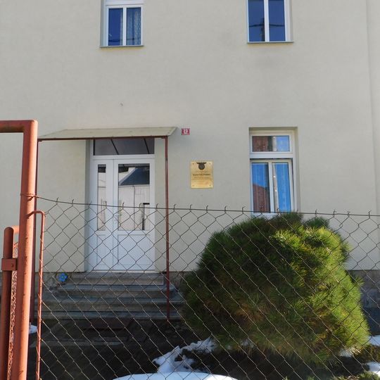 Pamětní deska majora Karla Vojtíška v Mukařově