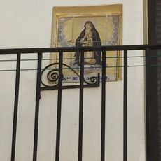 Ceramic panel of Our Lady of Solitude at 31 Corazón de Jesús street