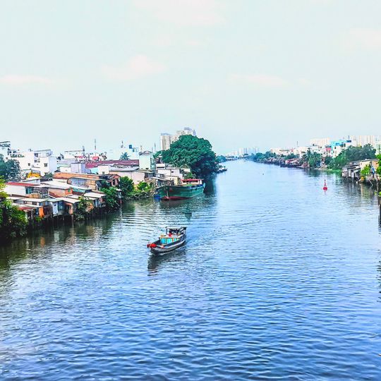 Nhi Thien Duong Bridge
