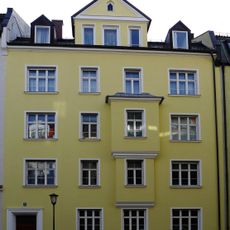 Mehrfamilienwohnhaus