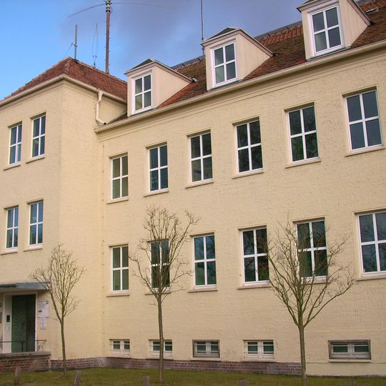 Bettenhaus der Poliklinik Straße am Lessinghaus 7
