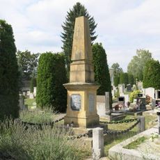 Pomník padlým ve válce 1866 na hřbitově v Mnichově Hradišti