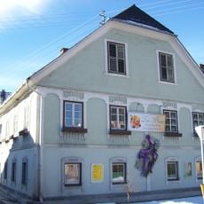 Wohn- und Geschäftshaus, ehem. Kindergarten (eingeschränkt auf die Außenerscheinung)