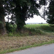 Kříž severně od Brandlína u rybníka Měšura