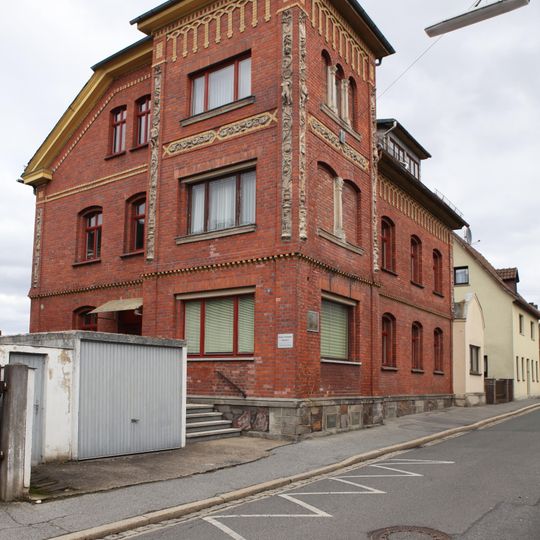Wohnhaus mit Eckturm