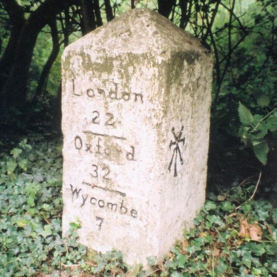 Milestone, Wilton Park, Sandy Bottom Lodge, E of Potkiln Lane jct