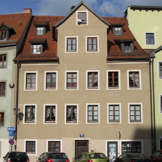 Wohn- und Geschäftshaus