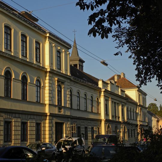 Wohnhaus, ehem. Rekonvaleszentenhaus der Barmherzigen Brüder samt unterem Parkteil