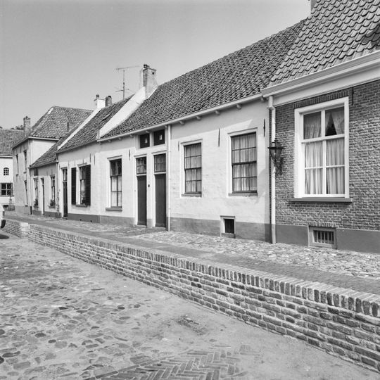 Kerkstraat 5, Buren