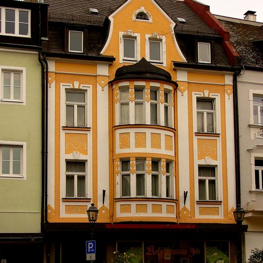 Wohn- und Geschäftshaus