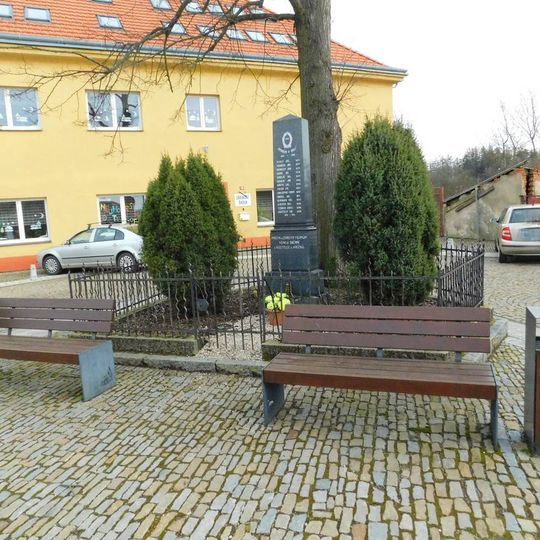 Pomník padlým v Kostelci u Křížků