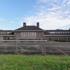 Generaal De Bonskazerne: Keukengebouw met centrale CV-ruimte, badhuis en onderofficierseetzaal