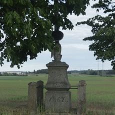 Kříž u silnice 390 u Náramče