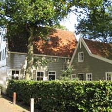 Roomeinde 32, Broek in Waterland