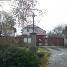 Kříž na rozcestí v severní části Kosořic