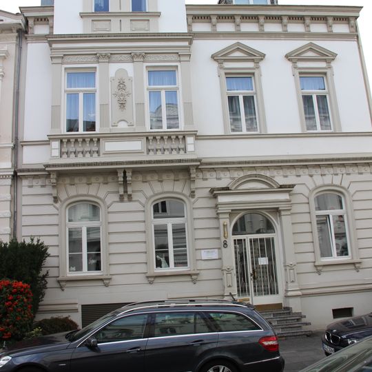 Dechenstraße 8