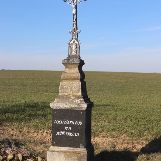 Kříž východně od Lázi