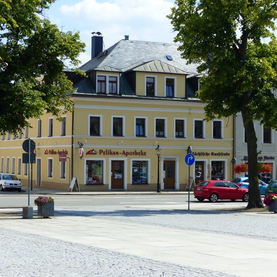 Wohnhaus in Ecklage und in geschlossener Bebauung Markt 12