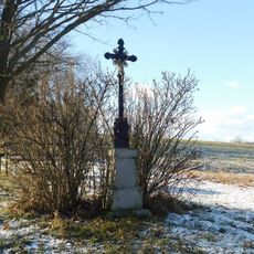 Kříž u polní cesty na jižním okraji Lovětína