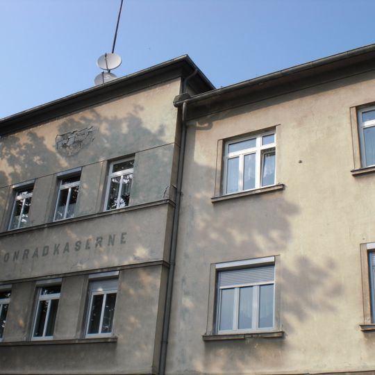 Stabs- und Mannschaftsgebäude der Smola-Kaserne