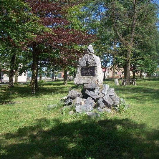 Památník v Tymákově