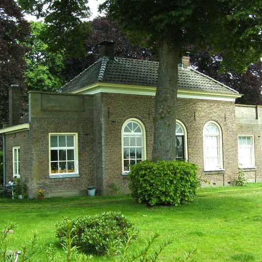 Poortgebouw van de begraafplaats