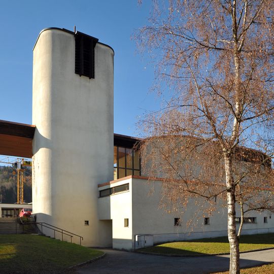 Kath. Pfarrkirche, Maria, Königin des Friedens