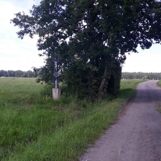 Kříž u Velechvína na křižovatce